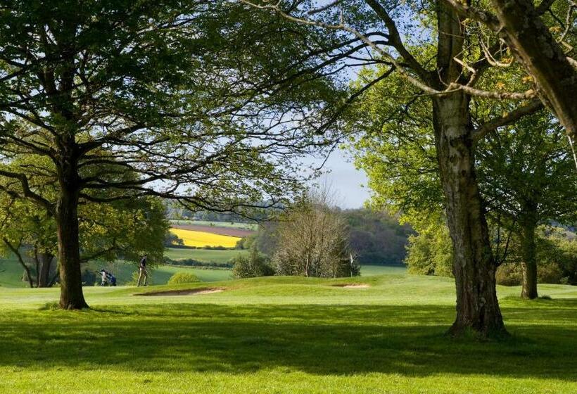 בית מלון כפרי The Lodge At Kingswood
