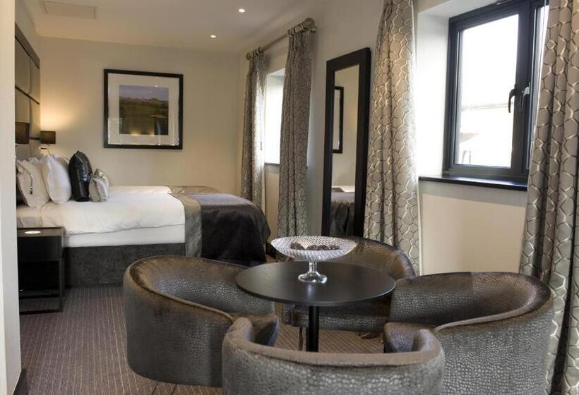 בית מלון כפרי The Lodge At Kingswood