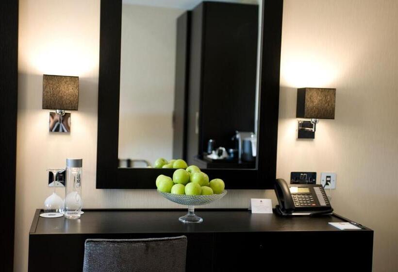 בית מלון כפרי The Lodge At Kingswood