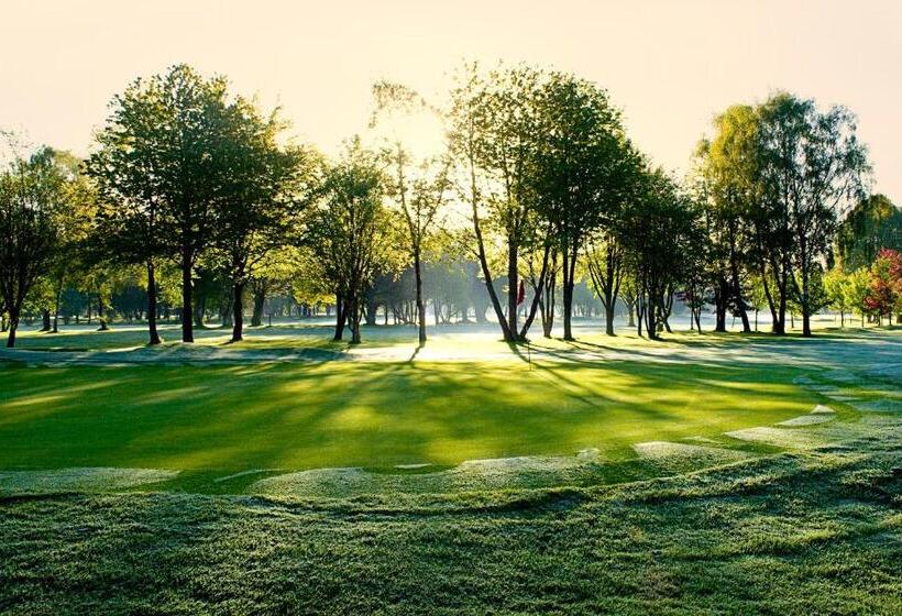 בית מלון כפרי The Lodge At Kingswood