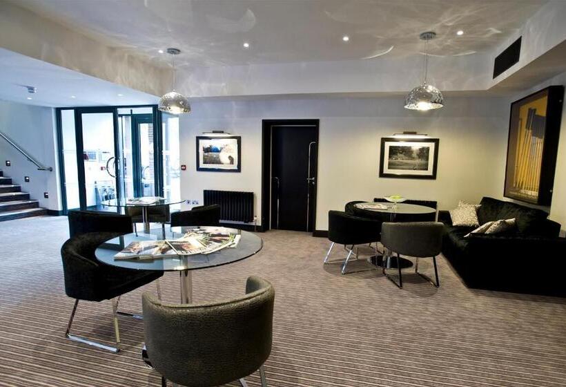 בית מלון כפרי The Lodge At Kingswood