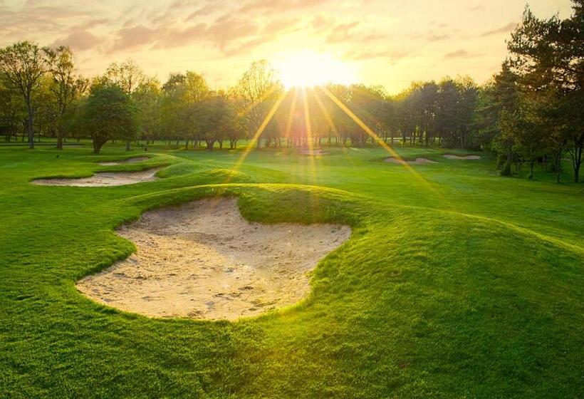 בית מלון כפרי The Lodge At Kingswood