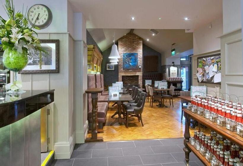 Отель The Saltoun Inn