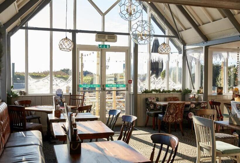 Отель The Spyglass & Kettle By Greene King Inns