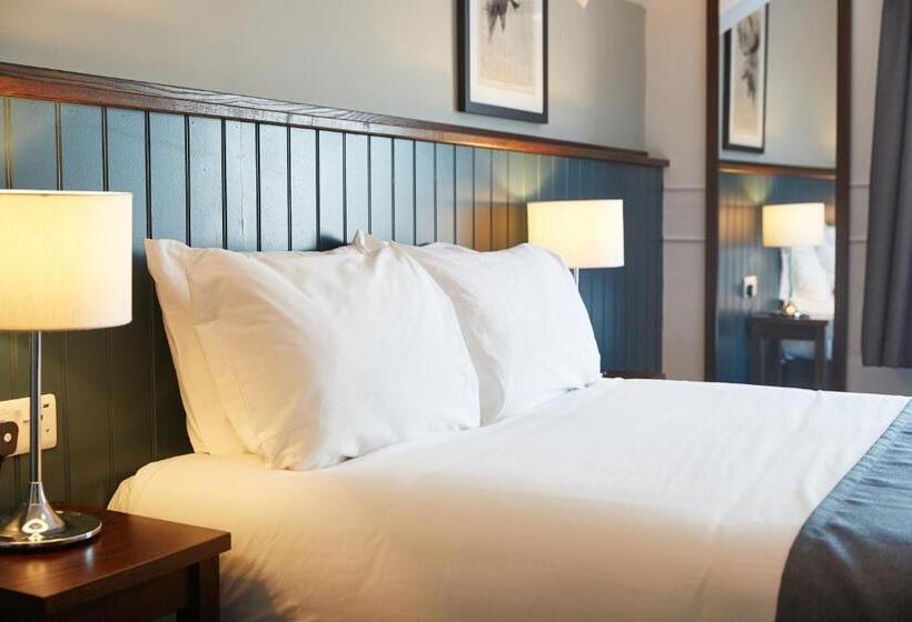 Отель The Spyglass & Kettle By Greene King Inns