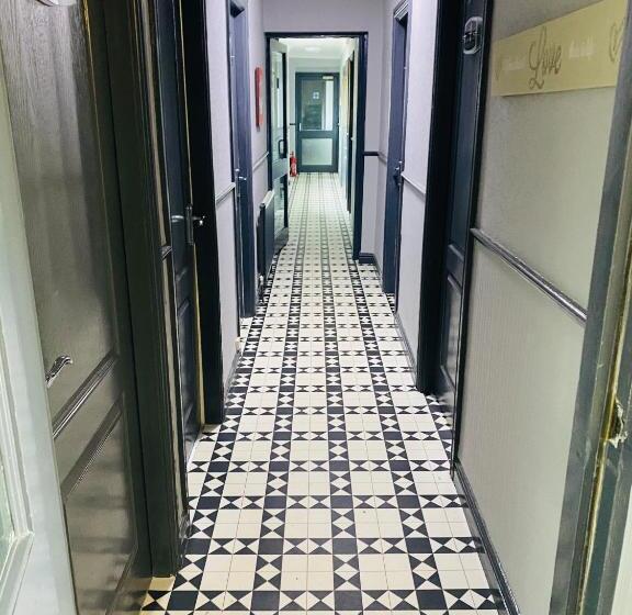 Отель The Traxx