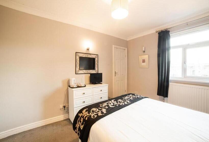 Отель The Traxx