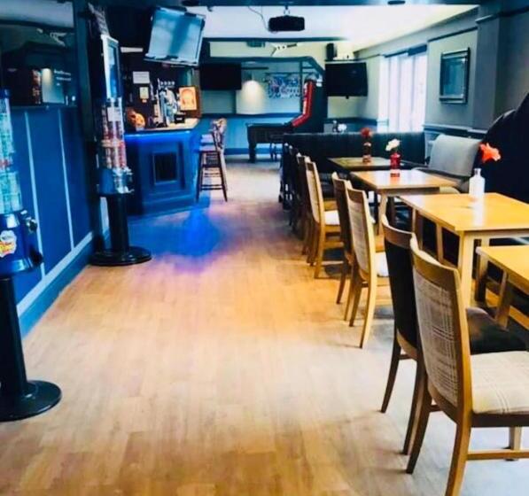 Отель The Traxx