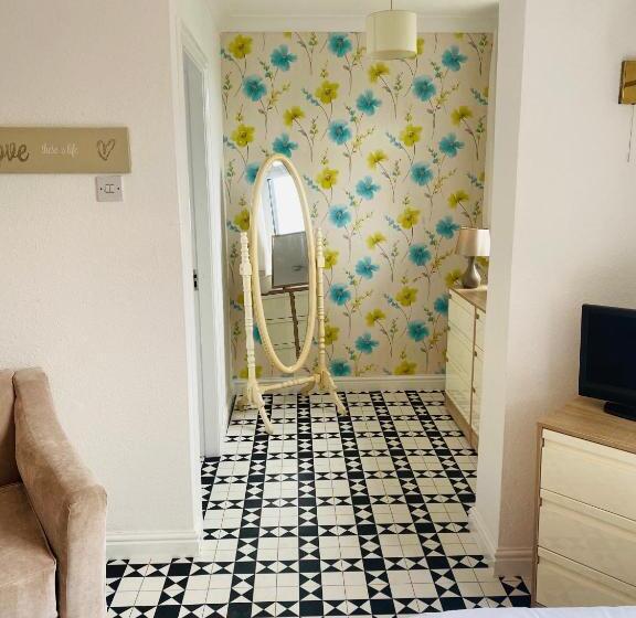 Отель The Traxx