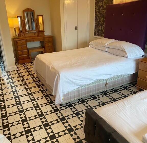 Отель The Traxx