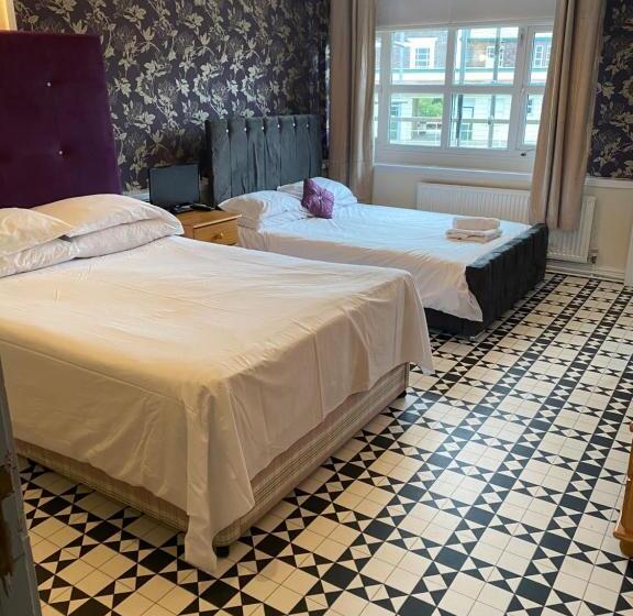 Отель The Traxx