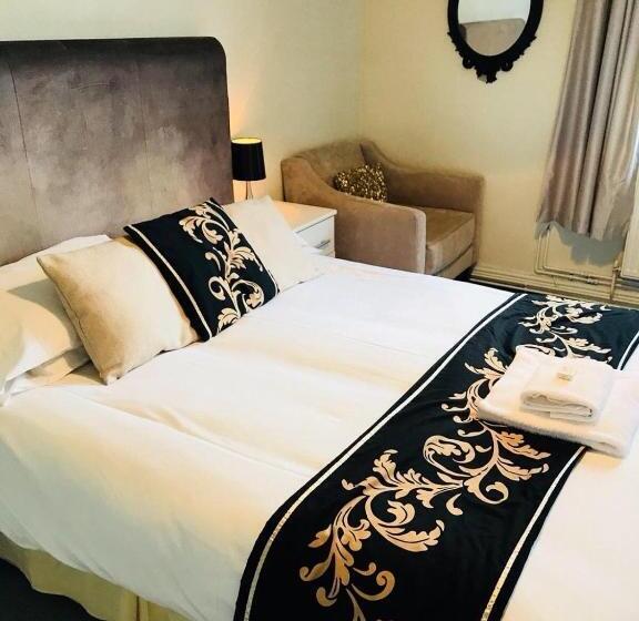 Отель The Traxx