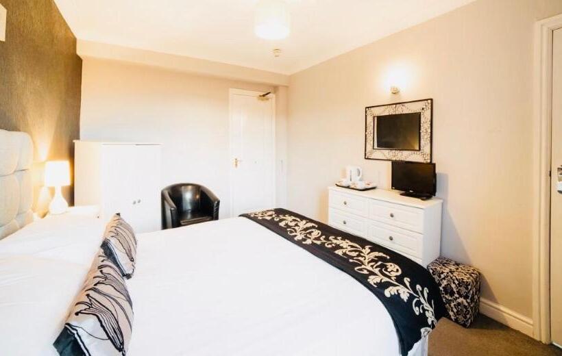 Отель The Traxx