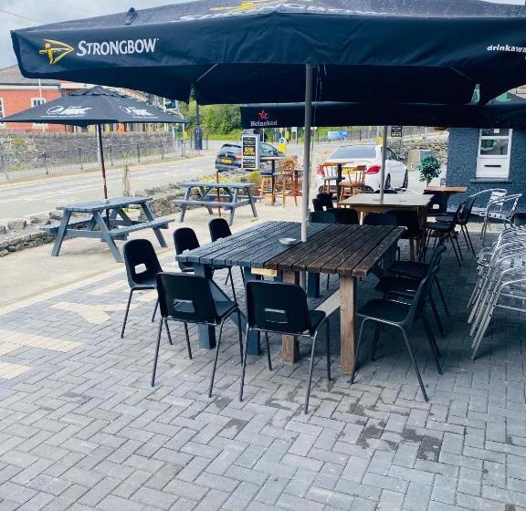 Отель The Traxx