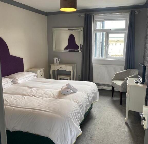 Отель The Traxx