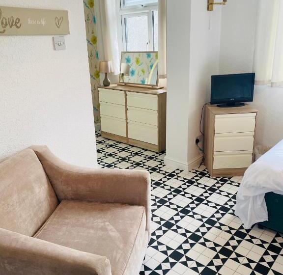 Отель The Traxx