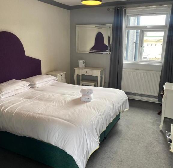 Отель The Traxx