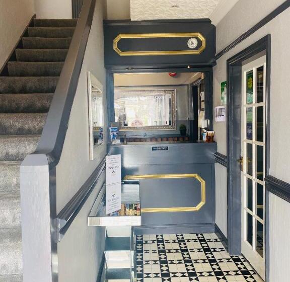 Отель The Traxx