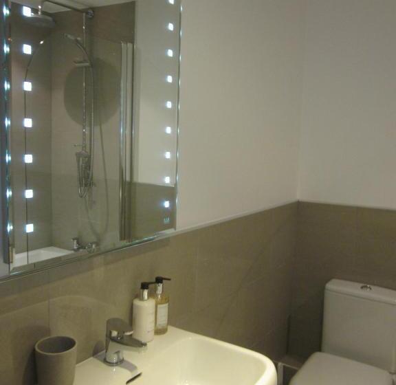 فندق The Tytherleigh Arms