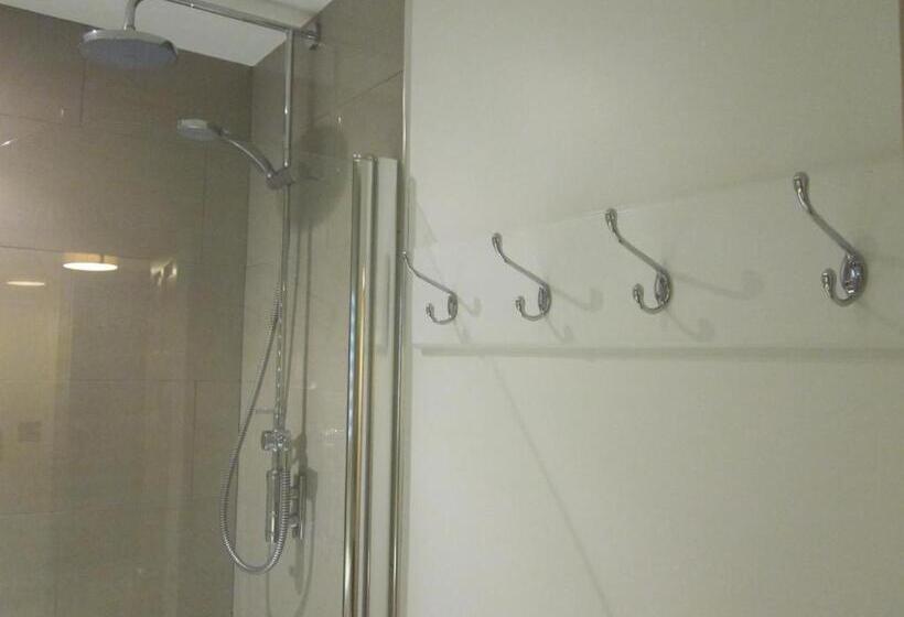 فندق The Tytherleigh Arms