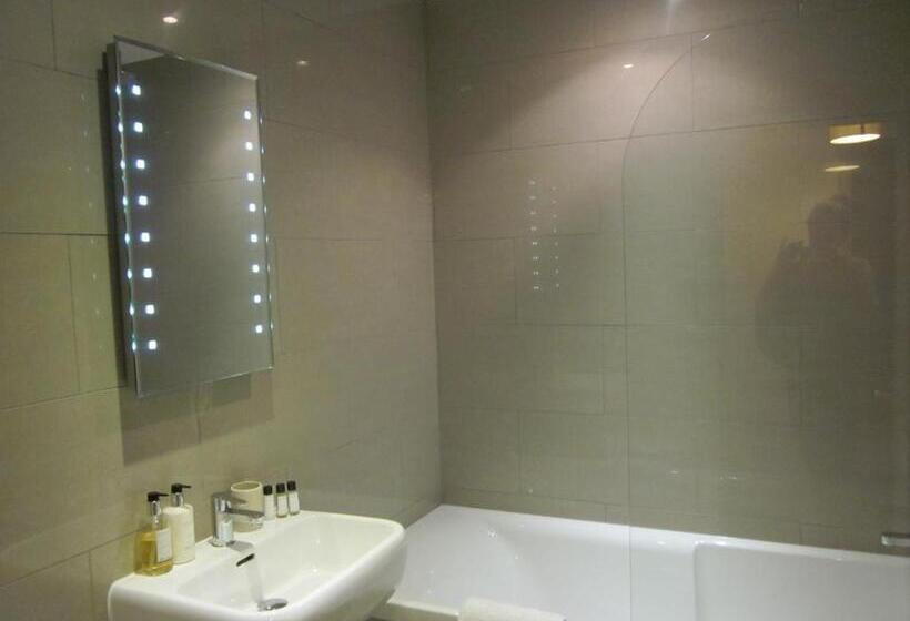 فندق The Tytherleigh Arms