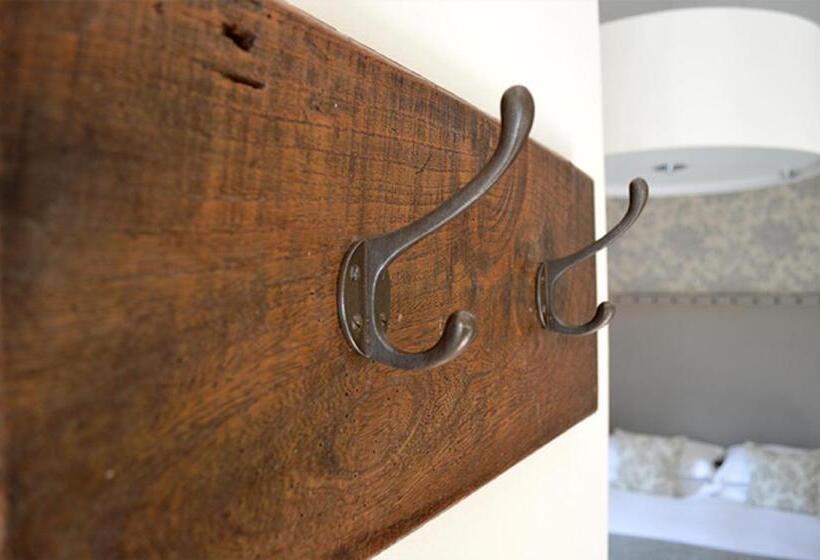 فندق The Tytherleigh Arms