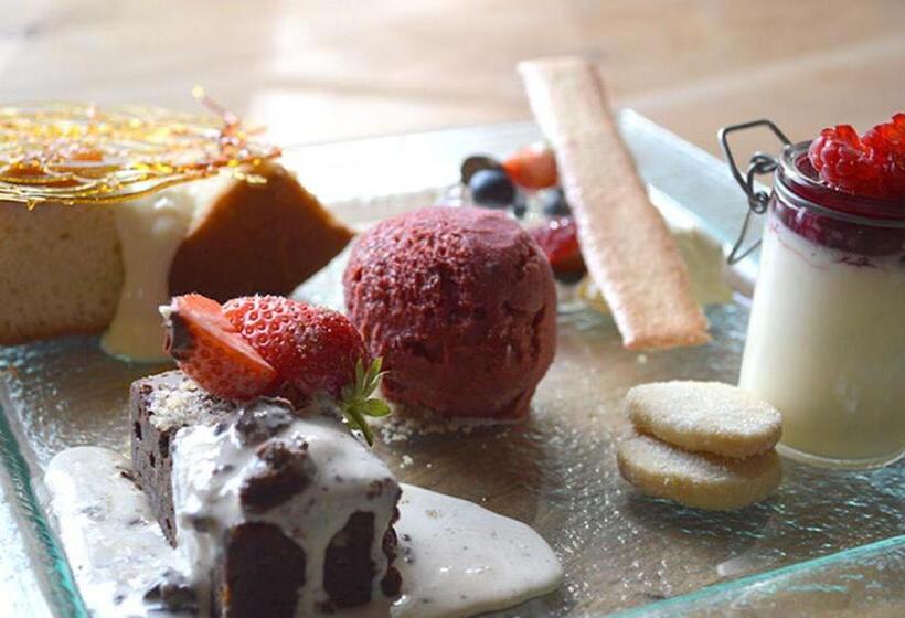 فندق The Tytherleigh Arms