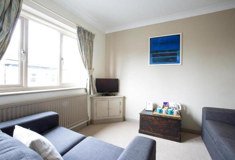 فندق The Tytherleigh Arms