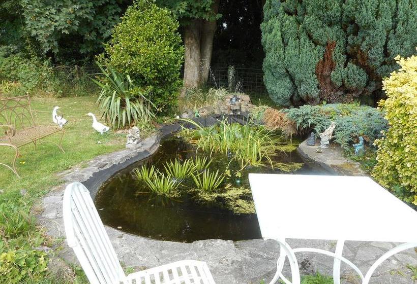 Llansabbath Country Farmhouse B&b