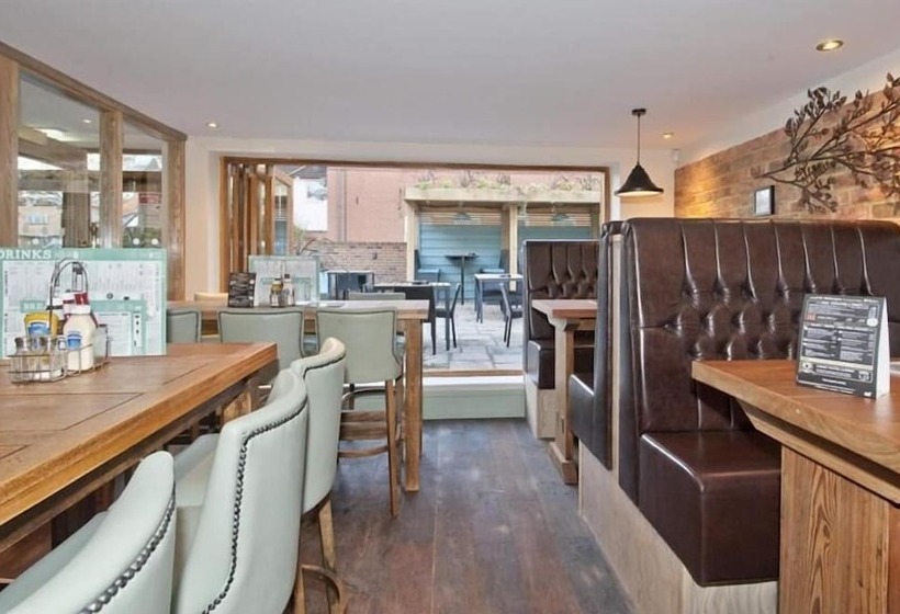 The Queen Hotel Wetherspoon