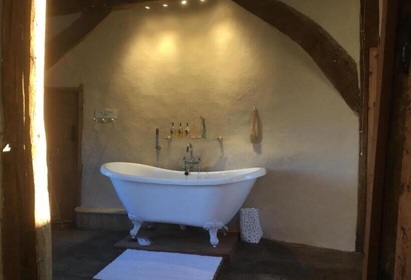 Valley Farmhouse B&b