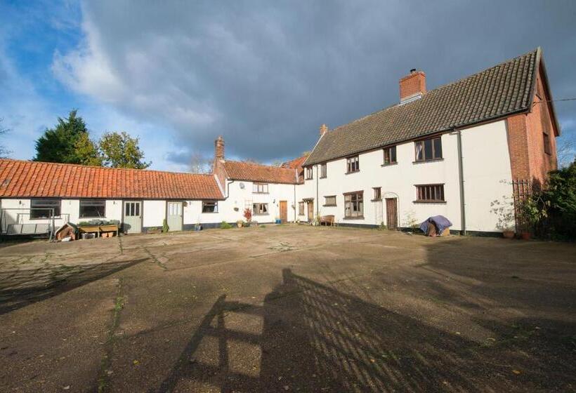 Valley Farmhouse B&b