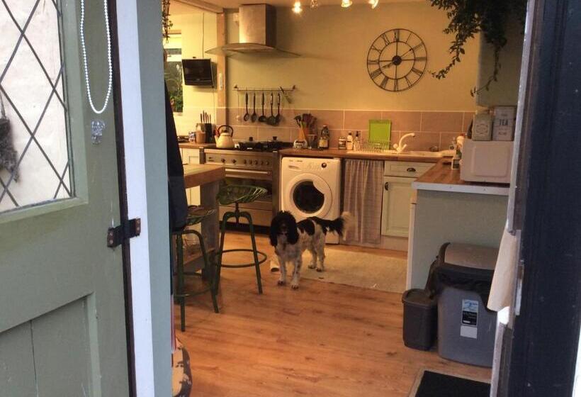 Valley Farmhouse B&b