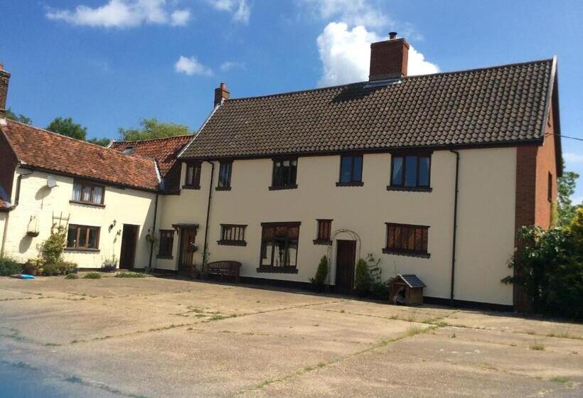 Valley Farmhouse B&b