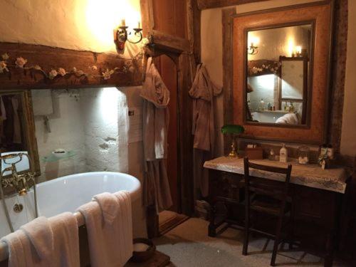 Valley Farmhouse B&b