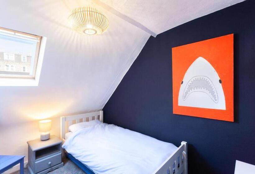 Ocean Backpackers Self Catering Hostel