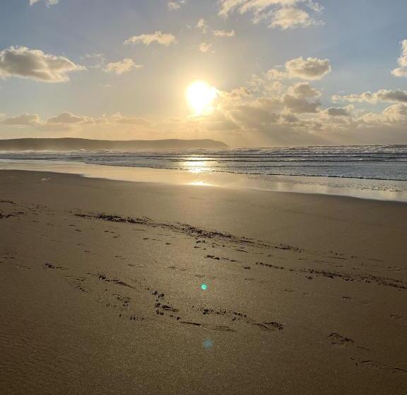 Ocean Backpackers Self Catering Hostel