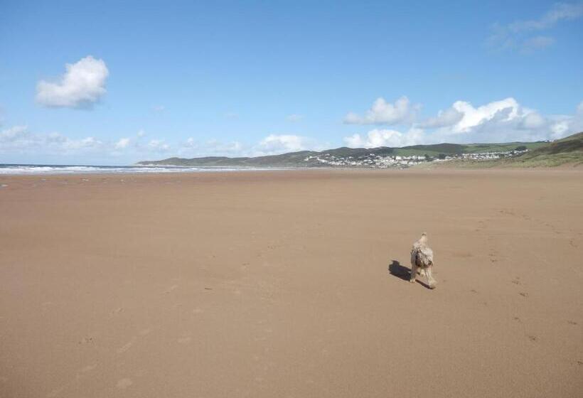 Ocean Backpackers Self Catering Hostel