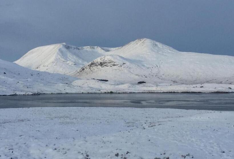 Общежитие Corran Bunkhouse