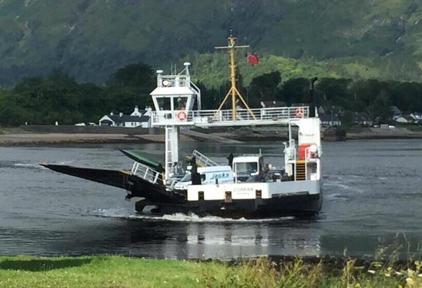 Общежитие Corran Bunkhouse