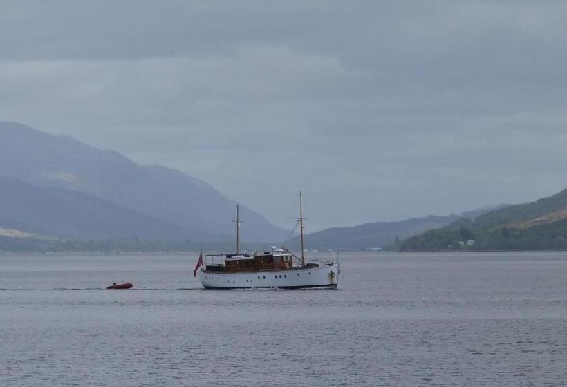 Общежитие Corran Bunkhouse