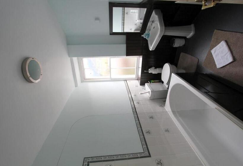 Общежитие The Eagles Bunkhouse