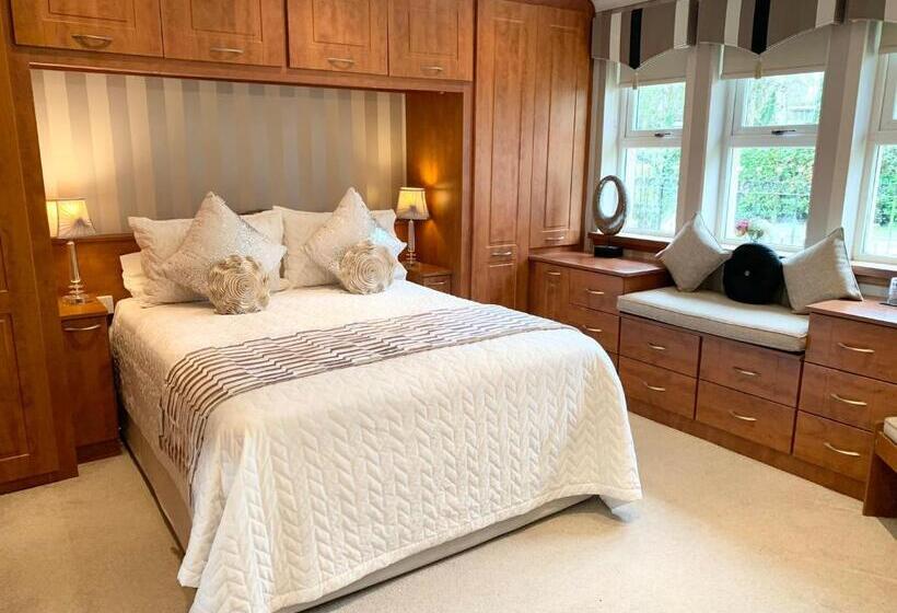 Ayrs And Graces Luxury Bed And Breakfast