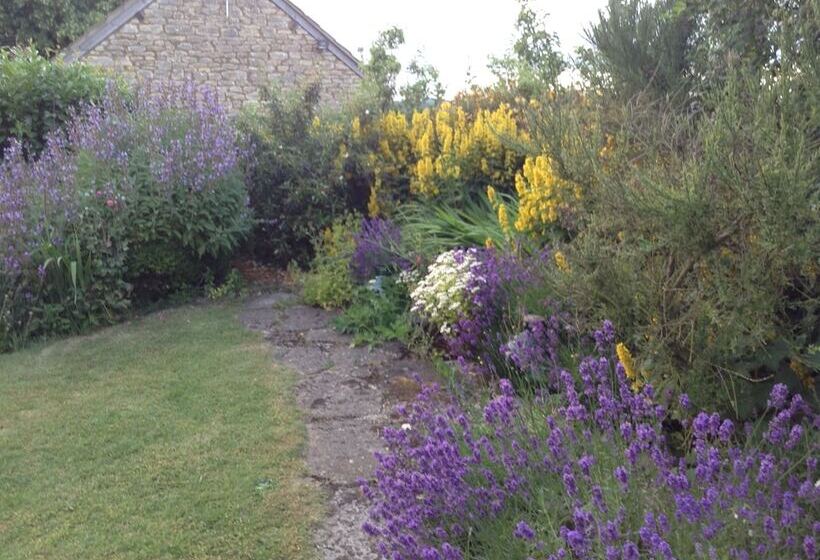 Bed and Breakfast 189 April Cottage