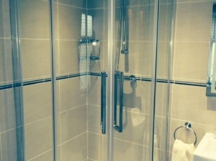 Bed and Breakfast 2 The Rocklands