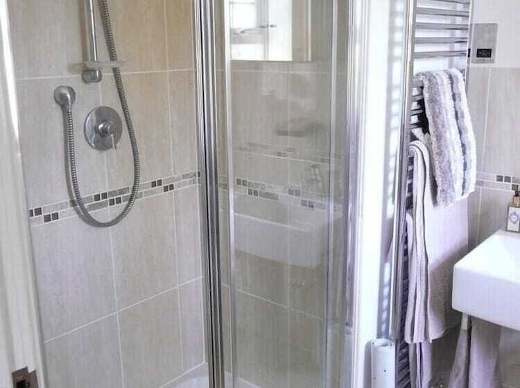 Bed and Breakfast 2 The Rocklands