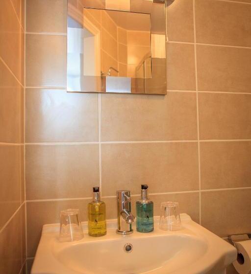 مبيت وإفطار Arvon House