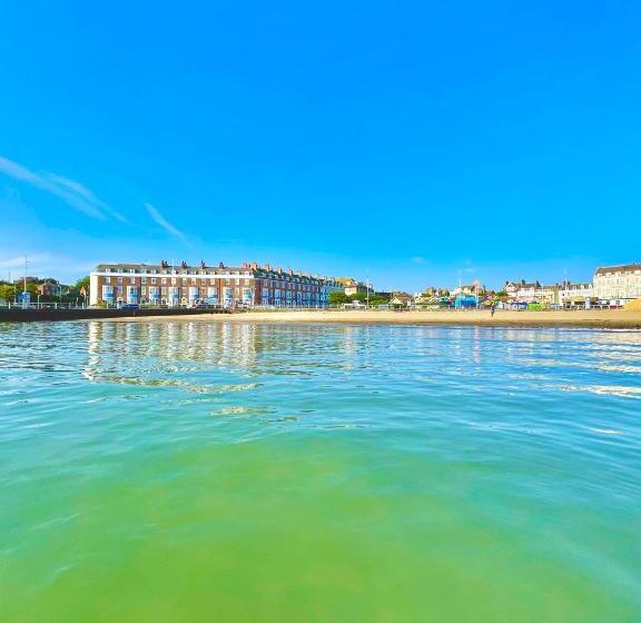 צימר Bayliss Hall Guesthouse