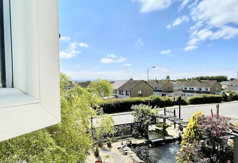 مبيت وإفطار Bojangles Guest House
