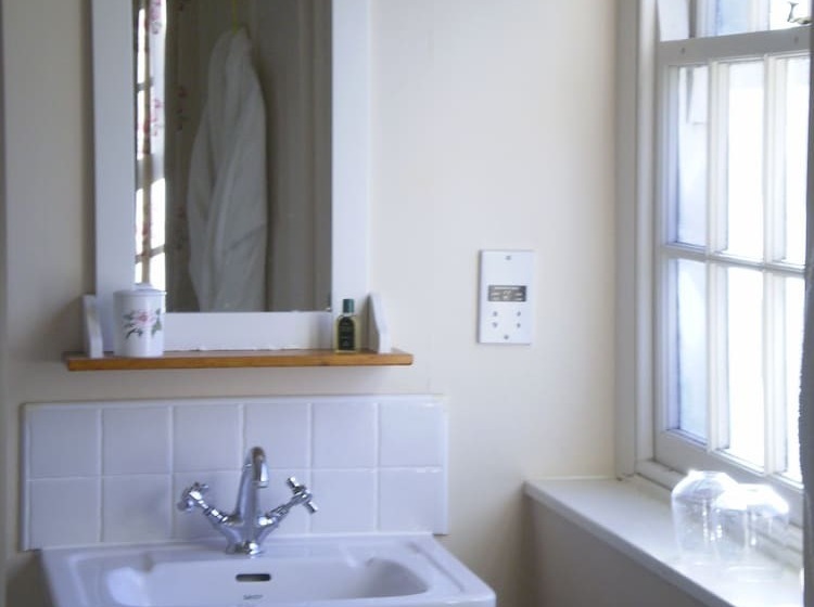 Buckley Farmhouse B & B